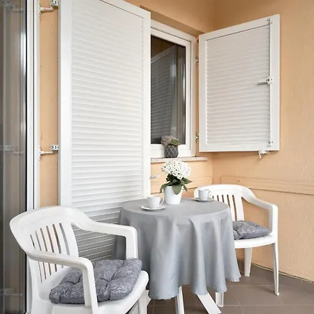Del Mar Apartment *